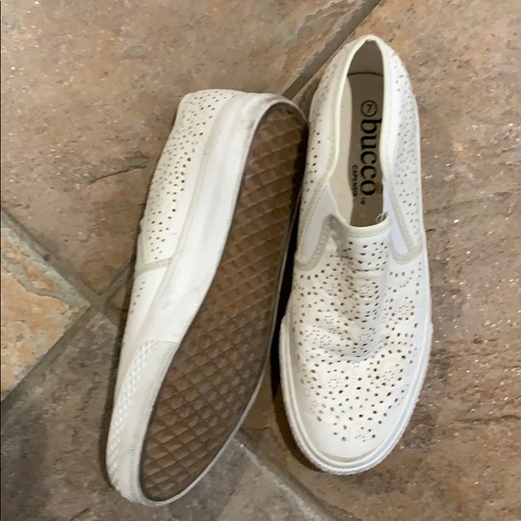 Women’s Bucco sneakers size 7.  Like new. - Picture 2 of 2
